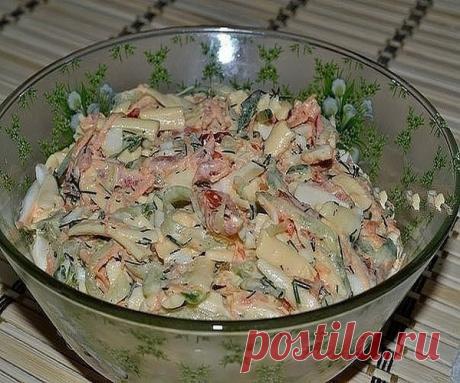 25 рецептов салата с сыром:
1. Салат "Пандора" 
2. Салат "Трудовые будни"
3. Салат овощной с сыром и ветчиной
4. Салат с кальмарами, сыром и кукурузой
5. Салат с курицей и маслинами
6. Салат "Лисичка"
7. Итальянский салат с сыром и пастой
8. Салат "Мельник"
9. Салат из пекинской капусты с креветками и сыром
10. Салат "Удачный"
11. Салат с ананасами и курицей
12. Салат с курицей и виноградом
13. Салат "Торжественный"
14. Салат с курицей и солеными грибами
15. Салат "Фантази...