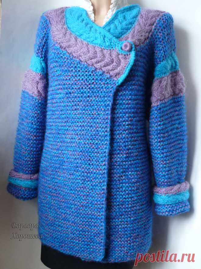 Вязаный кардиган из меланжевой пряжи. Очень мягкий и теплый, в нем уютно и комфортно. 

Оверсайз. Рукава можно подворачивать. 

Застежка на 1 пуговицу, можно носить расстегнутым. 

Свяжем на заказ в любом цвете и размере.