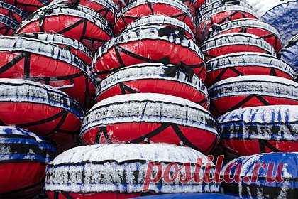 В Ленинградской области в День студента пройдет фестиваль по спуску на тюбингах. В Ленинградской области в День студента пройдет зимний фестиваль по спуску на тюбингах «Большие горки». Мероприятие состоится 25 января в одном из самых популярных загородных курортов региона «Охта парке». Участники заездов смогут поучаствовать в розыгрыше призов.