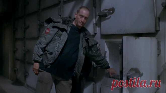 Чарльз Дэнс