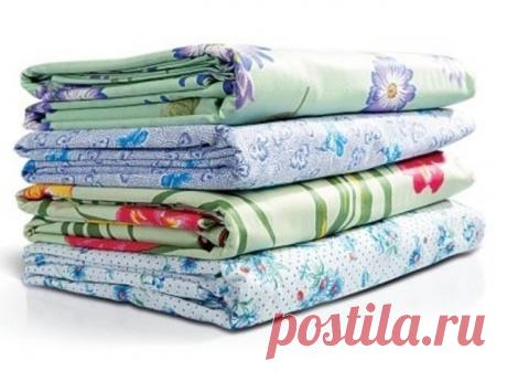 ВСЕМ ПОНЯТНО, ЧТО САМОМУ СШИТЬ КОМПЛЕКТ ПОСТЕЛЬНОГО БЕЛЬЯ БУДЕТ НАМНОГО ДЕШЕВЛЕ, ЧЕМ КУПИТЬ ГОТОВЫЙ.

Но мало кто знает, что это еще достаточно и просто. А так как мы девушки хозяйственные и экономные, то будем шить постельное белье сами.

Приведу стандартные размеры постельных комплектов:

Полуторный комплект постельного белья
Полуторное постельное белье состоит из пододеяльника, простыни и одной или двух наволочек.
Размеры 1.5 спального комплекта:
Пододеяльник: 160х220 с...