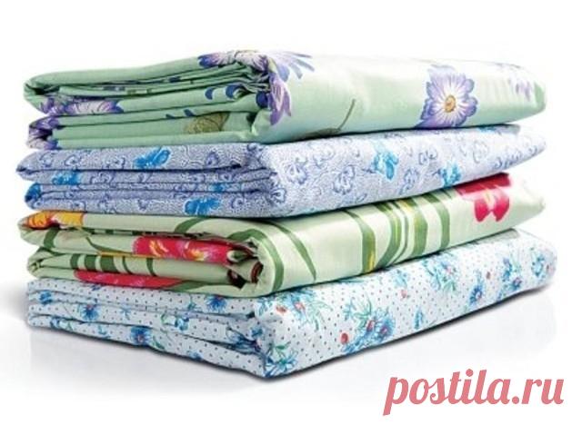 ВСЕМ ПОНЯТНО, ЧТО САМОМУ СШИТЬ КОМПЛЕКТ ПОСТЕЛЬНОГО БЕЛЬЯ БУДЕТ НАМНОГО ДЕШЕВЛЕ, ЧЕМ КУПИТЬ ГОТОВЫЙ.

Но мало кто знает, что это еще достаточно и просто. А так как мы девушки хозяйственные и экономные, то будем шить постельное белье сами.

Приведу стандартные размеры постельных комплектов:

Полуторный комплект постельного белья
Полуторное постельное белье состоит из пододеяльника, простыни и одной или двух наволочек.
Размеры 1.5 спального комплекта:
Пододеяльник: 160х220 с...