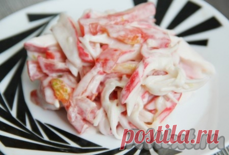 Салат с крабовыми палочками и помидорами - рецепт с фото