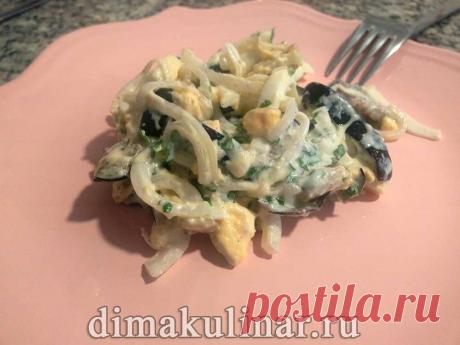 Салат синенькие с яйцом и луком и майонезом