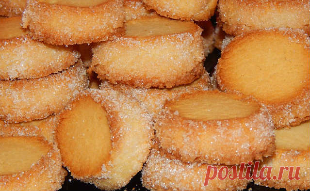 Хрустящее снаружи, нежное и рассыпчатое внутри, просто тает во рту