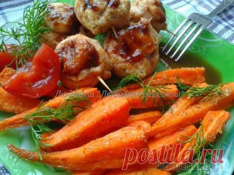 Вкусный дуэт-запечённые морковь и &quot;улитки&quot; из куриного филе.