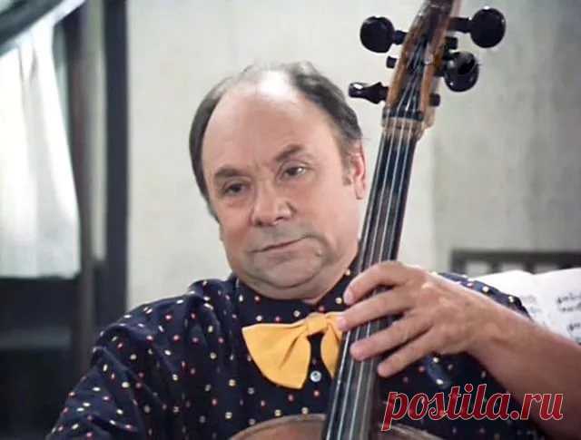 Николай Трофимов. Маленький большой человек. 



Николай Трофимов родился 21 января 1920 года в Севастополе. Его отец Николай Тихонович Трофимов был рабочим, а мама Наталья Васильевна Трофимова домохозяйкой.
 Став актером ленинградского ТЮЗа (в …