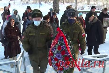 У Василия Теркина появится собственный дом под Смоленском. У главного героя поэмы Александра Твардовского «Василий Теркин» появится дом в Смоленской области. Его решили построить в деревне Рибшево. На памятном митинге в честь героев Великой Отечественной войны прошла торжественная закладка камня. Предполагается, что в этом месте появится деревня, стилизованная под 1930-е годы.