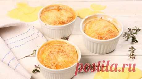 Rezept: Das deftige Kartoffel-Gratin | MDR.DE Egal ob klassisch oder kreativ – mit oder ohne Fleisch, winterliche Gratins sind eine wunderbare Möglichkeit, um das gemütliche Gefühl zu genießen, das nur ein gutes Essen zaubern kann.