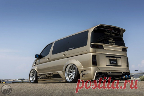 Nissan Caravan Elgrand.