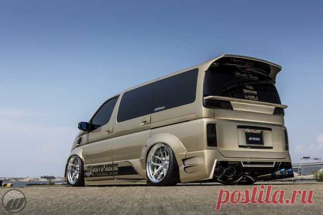 Nissan Caravan Elgrand.