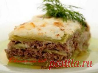 Лазанья из капусты
Для приготовления вам понадобится:
0,5 кг мясного фарша ( на ваш вкус )
1 кочан капусты
4 помидора
2 луковицы
4 зубчика чеснока
2 столовой ложки томатной пасты
соль и перец по вкусу
зелень
6 столовых ложок тертого сыра
растительное масло

Для соуса:
3 стакана молока
3 столовые ложки муки