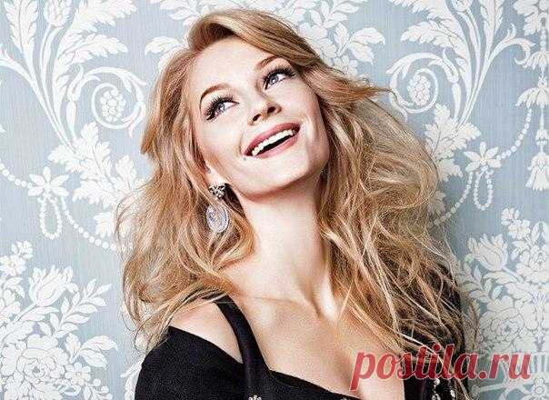 Светлана Ходченкова публикует фото с занятий танцами на пилоне