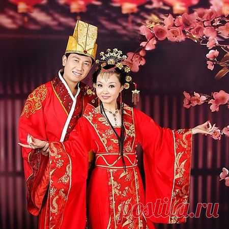 В Китае жених с невестой дарят друг другу чай в знак верности и преданности. Этот обычай имеет прямое отношение к чайному кусту, который не переносит, если его пересаживают с места на место.