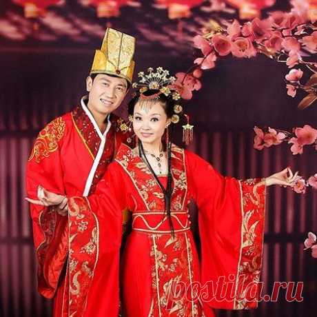 В Китае жених с невестой дарят друг другу чай в знак верности и преданности. Этот обычай имеет прямое отношение к чайному кусту, который не переносит, если его пересаживают с места на место.