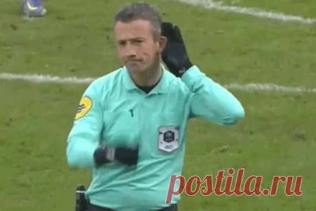 Футбольный судья поиздевался над болельщиками во время матча. Французский футбольный судья Жером Мигелгорри резко отреагировал на критику болельщиков во время матча 1/32 финала Кубка Франции «Стад Пуатевен» — «Ланс» (0:1). Фанатам «Стад Пуатевен» не понравилась работа арбитра, и они начали скандировать: «К черту рефери!» В ответ Мигелгорри решил поиздеваться над болельщиками.