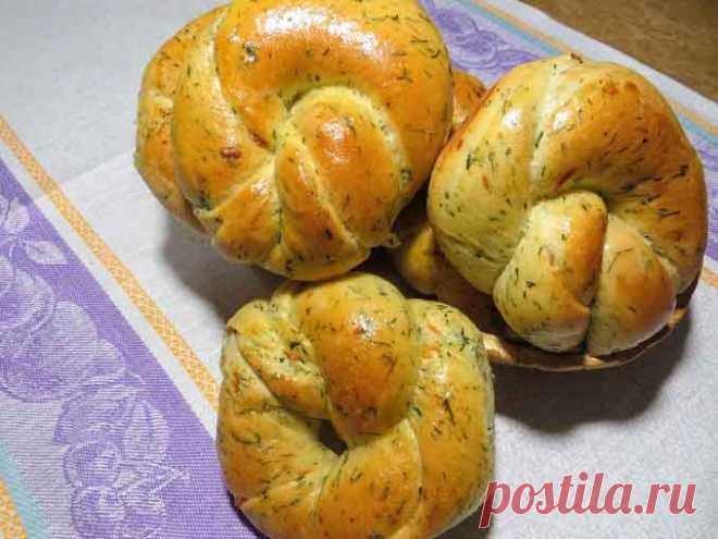Как приготовить булочки с укропом и сыром Один из лучших рецептов домашней выпечки. Вкусные, ароматные булочки с укропом и сыром хороши и чаю и к бульону. Продукты самые простые.