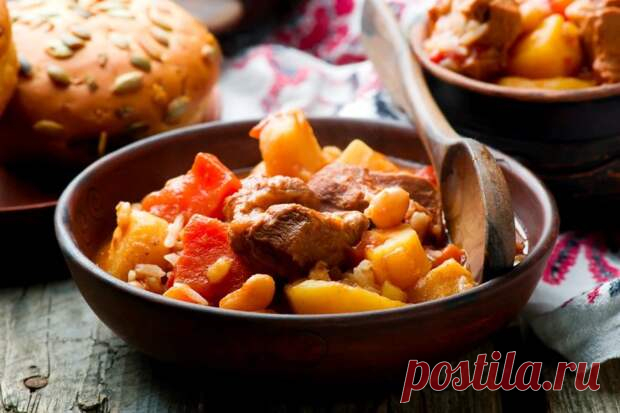 Еврейская кухня: 15 простых и вкусных рецептов еврейских блюд - Будет вкусно - 10 марта - 43146398641 - Медиаплатформа МирТесен Фото: Zoryanchik, AdobeStock Традиции еврейской кухни имеют очень долгую и богатую историю. Основные из них – отсутствие свинины, ограниченное использование специй, много тушеных блюд, а еще – много овощей, бобовых и рыбы в самых разнообразных видах. Еврейские блюда стали популярным во всем мире, и - 10 марта - 43146398641 - Медиаплатформа МирТесен