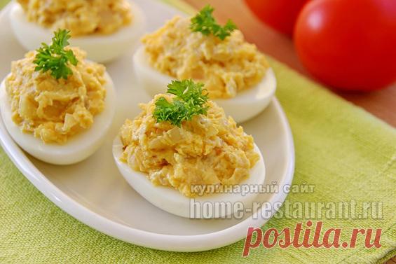 Яйца, фаршированные жареным луком | Домашний Ресторан