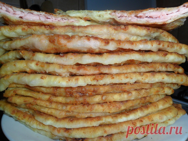 Лепешки на кефире. Быстро, вкусно, аппетитно! - Готовим дома, вкусно и аппетитно Лепешки на кефире. Быстро, вкусно, аппетитно! Выпечка на кефире получается пышной, мягкой и что очень важно, быстрой. Горячие лепешки с начинкой или без таковой заменят хлеб, отлично подойдут к завтраку и легкому перекусу. Не обязательно покупать кефир, отлично подойдет прокисшее молоко, творог, сыр, сметана, а также молочная сыворотка. Добавляя те или иные ингредиенты в тесто, или в начинку можно получить