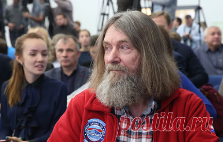 Конюхов намерен впервые в мире переплыть океан на катамаране на солнечной энергии. Во время экспедиции путешественник будет вести видеодневник и проводить экомониторинг океана, каждый день отмечая содержание пластиковых отходов в воде