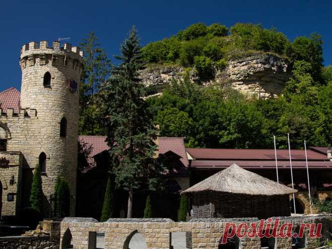 Кисловодск: зарядись энергией гор, омолодись водами Нарзана и открой для себя мир легенд!Хватит мечтать о классном отпуске! Кисловодск уже ждёт тебя, чтобы подарить чистейший воздух, которым хочется дышать полной грудью. Обалденные пейзажи, от которых захватывает дух. Уникальную архитектуру, которая перенесет тебя в другую эпоху.