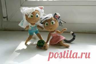 Девочки кошечки, амигуруми.

Нужно:
Крючок – №1.0
Пряжа – Ирис.
Проволока медная, 2мм, для каркаса. (можно и тонкую скрутить, но гибкость куклы становится хуже.)
Бусины – 4мм.
Наполнитель - синтепон
Иголки, черные нитки, ножницы и ваша фантазия.

Цвета ниток:
Белый
Черный
Серый
Розовый
Зеленый
Бежевый

Голова
(Голова, шея, тело, ноги вяжется как одно целое, начиная с головы.)
1 ряд – 2 в.п., 6 сбн. во вторую от крючка петлю (или кольцо амигуруми). (6)
2 ряд – прибавка в ка...