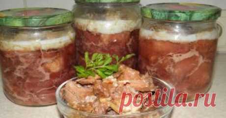 Куриная тушенка Курица, в особенности грудка, как самая диетическая ее часть, — прекрасная пища для борцов с лишним весом и приверженцев здорового питания. Из этого белого мяса получается отличная домашняя тушенка — мягкая, нежная и сочная...