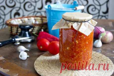 Домашняя аджика с яблоками