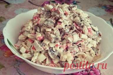 Продукты стоят копейки, а вкус запоминается на всю жизнь: салат Джульетта Как бы мы ни любили готовить, иногда все-таки хочется поесть вне дома. И тут порой случаются открытия. Так, недавно я заказала в ресторане салат с красивым названием 