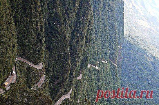 Грузия . Дорога ,дух захватывает глядя ... ехать по ней ....
СОХРАНИТЬУстановить себе