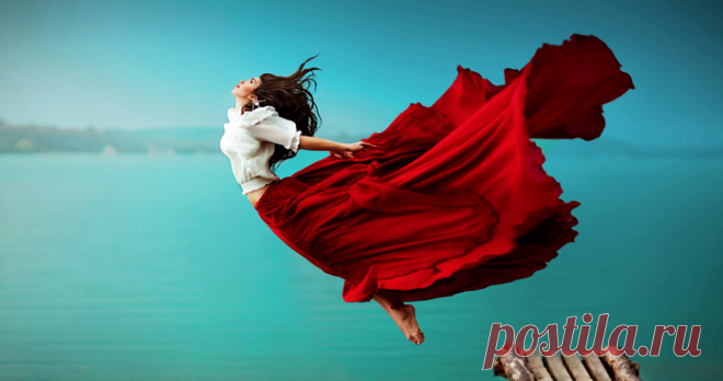 Пронзительное стихотворение Роберта Рождественского: – Отдать тебе любовь? – Отдай... – Она в грязи... – Отдай в грязи. – Я погадать хочу... – Гадай. – Еще хочу спросить... – Спроси. – Допустим, постучусь... – Впущу. – Допустим, позову... – Пойду. – А если там беда? – В беду. – А если обману? – Прощу. – «Спой!» - прикажу тебе.. – Спою. – Запри для друга дверь... – Запру. – Скажу тебе: убей! – Убью. – Скажу тебе: умри! – Умру. – А если захлебнусь? – Спасу. – А если будет боль? – Стерплю. – А…