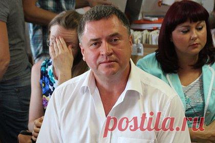 Осужденного экс-мэра Саратова доставили из колонии в больницу с переломами. Бывшего мэра Саратова Алексея Прокопенко, приговоренного к семи годам колонии за растрату, доставили в больницу с переломом шейки бедра из колонии № 33. Причины получения травм бывшим главой администрации областного центра агентством «Взгляд-инфо» не уточняются. Другие подробности неизвестны.