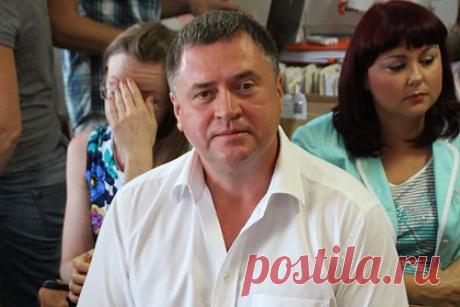 Осужденного экс-мэра Саратова доставили из колонии в больницу с переломами. Бывшего мэра Саратова Алексея Прокопенко, приговоренного к семи годам колонии за растрату, доставили в больницу с переломом шейки бедра из колонии № 33. Причины получения травм бывшим главой администрации областного центра агентством «Взгляд-инфо» не уточняются. Другие подробности неизвестны.