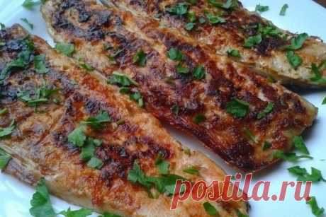 Вкуснейшая запеченная скумбрия с чесноком.