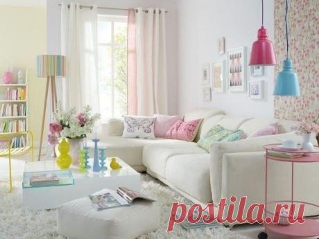 Гостиная в пастельных тонах с яркими акцентами - Дизайн интерьеров | Идеи вашего дома | Lodgers
