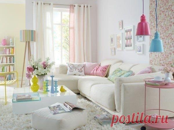 Гостиная в пастельных тонах с яркими акцентами - Дизайн интерьеров | Идеи вашего дома | Lodgers