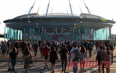 В УЕФА назвали невероятным достижением проведение семи матчей Евро в Санкт-Петербурге. По словам представителя организации Мартина Каллена, команда оргкомитета российской части чемпионата Европы стала неотъемлемой частью большой европейской семьи УЕФА
