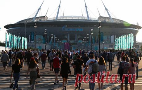 В УЕФА назвали невероятным достижением проведение семи матчей Евро в Санкт-Петербурге. По словам представителя организации Мартина Каллена, команда оргкомитета российской части чемпионата Европы стала неотъемлемой частью большой европейской семьи УЕФА