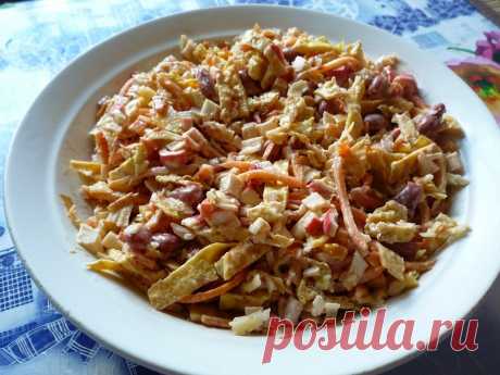 САЛАТ БЛИННЫЙ С КУРИЦЕЙ: ИНГРЕДИЕНТЫ, РЕЦЕПТ С ФОТО, ОСОБЕННОСТИ ПРИГОТОВЛЕНИЯ