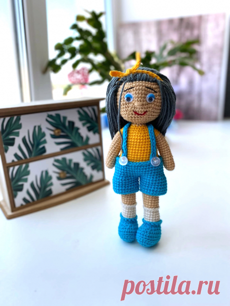 PDF Малышка Ася крючком. FREE crochet pattern; Аmigurumi doll patterns. Амигуруми схемы и описания на русском. Вязаные игрушки и поделки своими руками #amimore - кукла в комбинезоне, куколка, девочка.