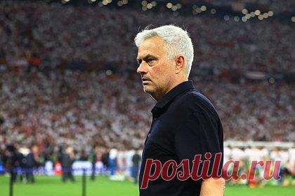 Моуриньо дисквалифицировали на десять матчей в чемпионате Италии. Главного тренера «Ромы» Жозе Моуриньо дисквалифицировали на десять матчей в чемпионате Италии. Специалиста наказали за его комментарии в адрес главного арбитра матча против «Монцы» Даниэле Киффи. Встреча в рамках 33-го тура Серии А завершилась со счетом 1:1, после чего команда из Рима выпала из зоны еврокубков.