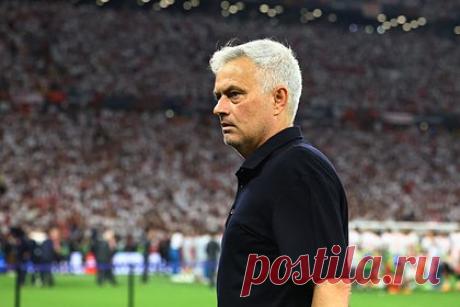 Моуриньо дисквалифицировали на десять матчей в чемпионате Италии. Главного тренера «Ромы» Жозе Моуриньо дисквалифицировали на десять матчей в чемпионате Италии. Специалиста наказали за его комментарии в адрес главного арбитра матча против «Монцы» Даниэле Киффи. Встреча в рамках 33-го тура Серии А завершилась со счетом 1:1, после чего команда из Рима выпала из зоны еврокубков.