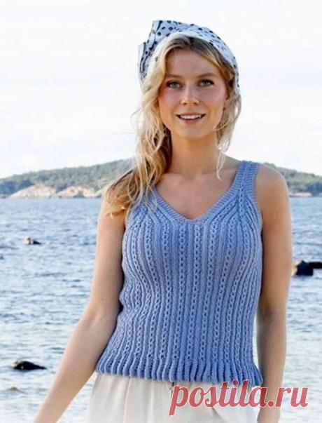 ​Топ с узором из мелких кос Топ с узором из мелких косТело вязать по кругу на круговых спицах, снизу вверх до пройм.&nbsp;Далее вязать спинку и 2 части переда, поворотными рядами на круговых спицах до конца. Лямки вязать на переде и прикрепить к спинке.
ТелоНабрать 512-640-768 петель на круговые спицы 3 мм пряжей...