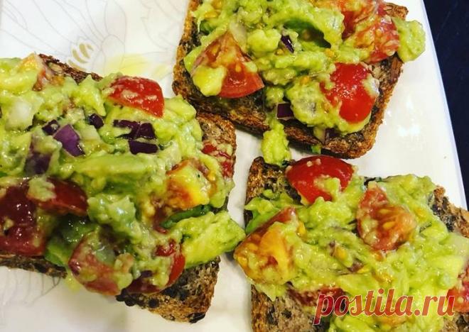 Брускетта из гречневого хлеба с пастой из авокадо Автор рецепта Irina Polkovskaya - Cookpad