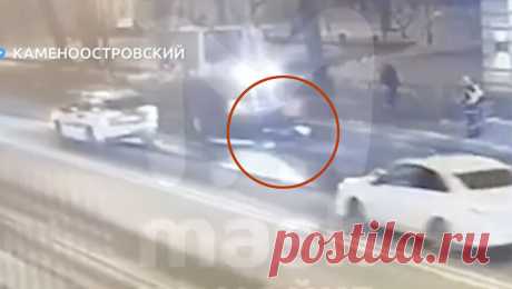 Пьяный петербуржец влетел в снегоуборочную машину на электровелосипеде и попал в больницу. В Петербурге пьяный мужчина влетел на электровелосипеде в снегоуборочную машину и попал в больницу. Об этом сообщает Telegram-канал &quot;Mash на Мойке&quot;. По информации Telegram-канала, инцидент произошел на Каменноостровском ...