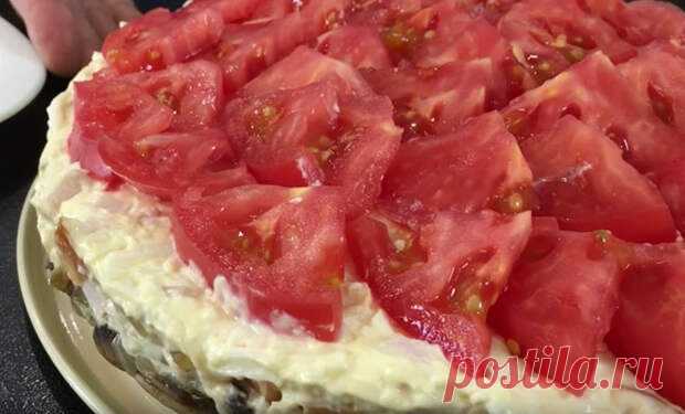 Салат-пирог в центр стола: вкусноту съедают за минуты - Steak Lovers - медиаплатформа МирТесен ЛУЧШЕЕ ЗА НЕДЕЛЮ Салат в центра стола всегда привлекает внимание, особенно когда речь идет о салате-пироге. Ярко-красные спелые помидоры, мягкие грибы, сочная куриная грудка, пикатная сырная заправка – уже одно перечисление ингрединетов настраивает на праздник. Неудивительно, что наш салат на любом...