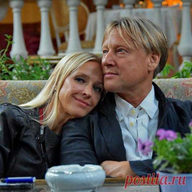 Дмитрий Харатьян: 50-летняя супруга актёра восхищает молодостью и красотой