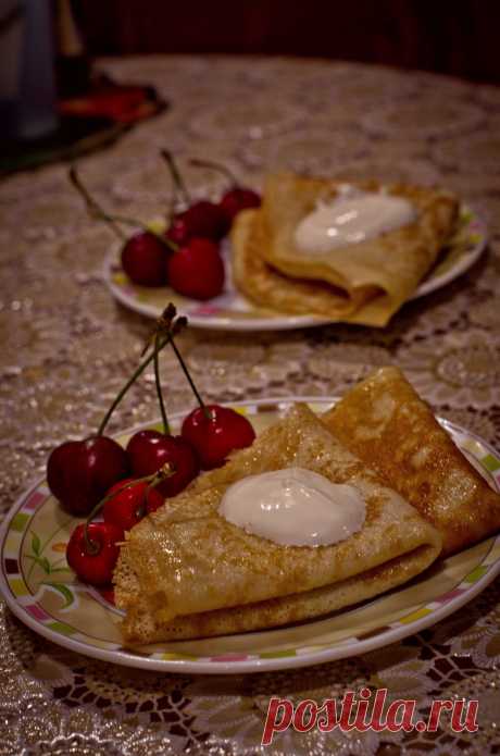 Это один из вариантов блинов на кефире.  Мы добавим в тесто кипяток, чтобы блины получились не толстыми.  Пекутся они легко. Вам понравится.