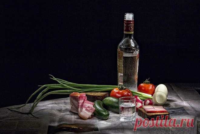 Выпьем за честных и скромных людей! Тем более, что нас осталось так мало...